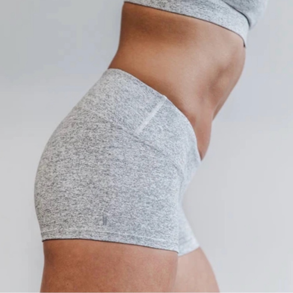 NOBULL LOW-RISE PLUSH HEATHER SHORT 2", S